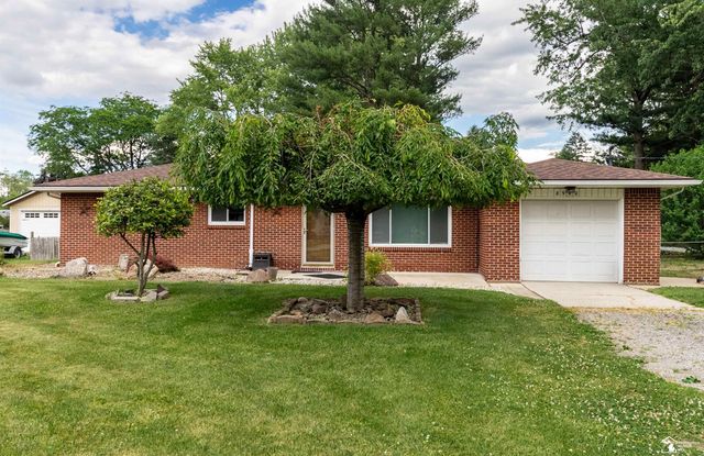 8940 Woodside Drive, Temperance, MI 48182