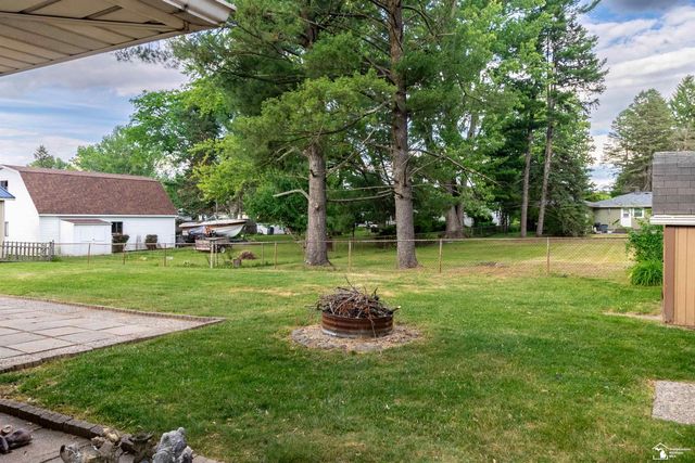 8940 Woodside Drive, Temperance, MI 48182