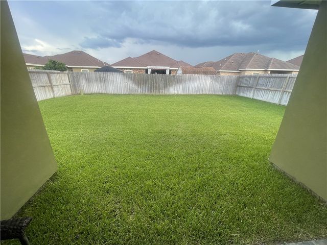1825 Paraiso Dr, Kingsville, TX 78363