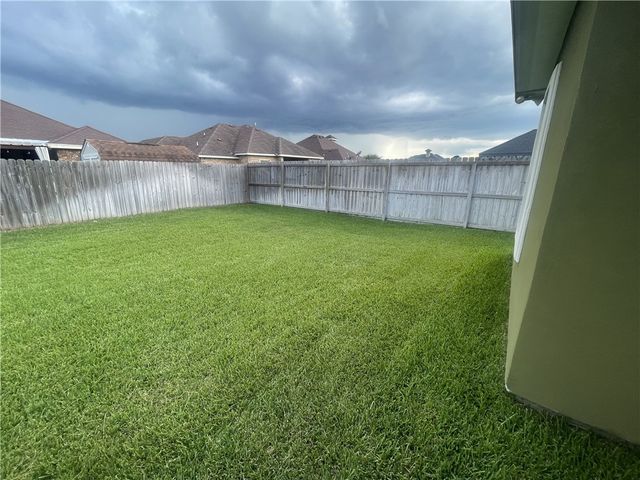 1825 Paraiso Dr, Kingsville, TX 78363