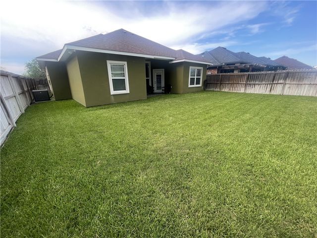 1825 Paraiso Dr, Kingsville, TX 78363