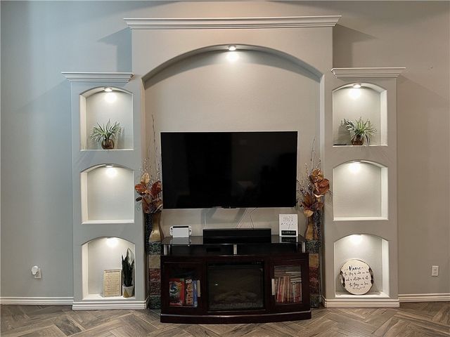 1825 Paraiso Dr, Kingsville, TX 78363