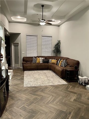 1825 Paraiso Dr, Kingsville, TX 78363