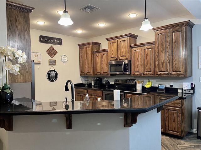 1825 Paraiso Dr, Kingsville, TX 78363