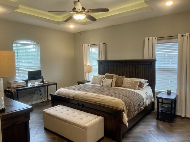 1825 Paraiso Dr, Kingsville, TX 78363