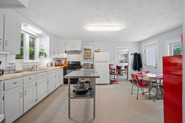14 Church Street, Kingston, NH 03848
