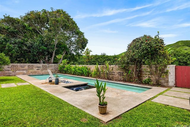 821 Kainui Drive, Kailua, HI 96734