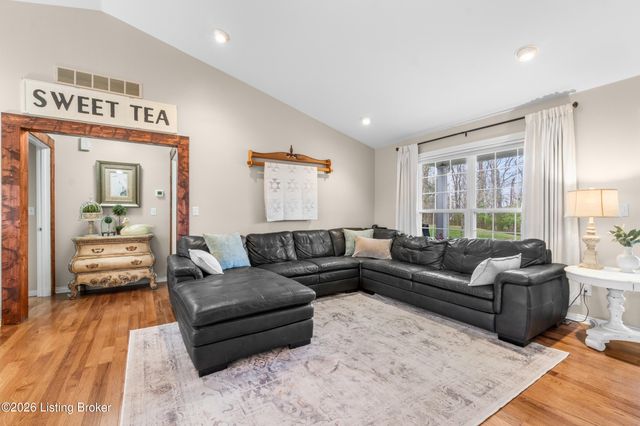 3100 Colton Ct, Crestwood, KY 40014