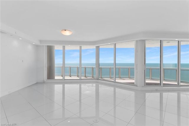 8231 Bay Colony DR 2004, Naples, FL 34108