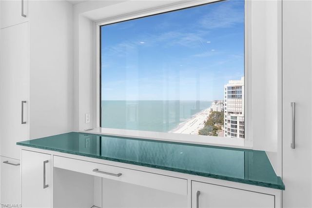 8231 Bay Colony DR 2004, Naples, FL 34108