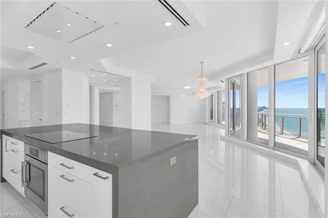 8231 Bay Colony DR 2004, Naples, FL 34108