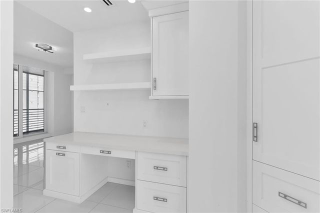 8231 Bay Colony DR 2004, Naples, FL 34108