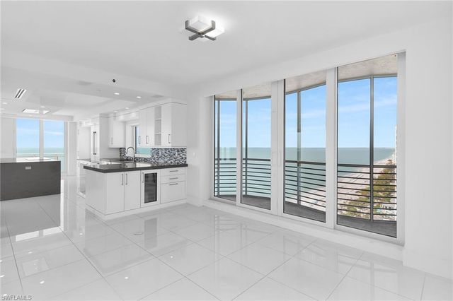 8231 Bay Colony DR 2004, Naples, FL 34108