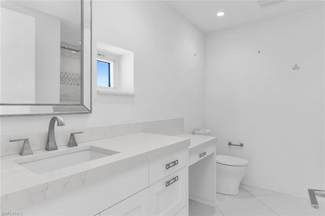 8231 Bay Colony DR 2004, Naples, FL 34108