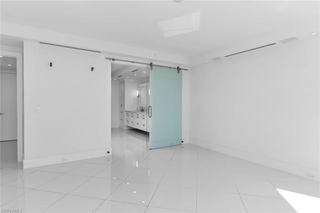 8231 Bay Colony DR 2004, Naples, FL 34108