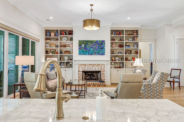 12 Primrose Ln, Hilton Head Island, SC 29926