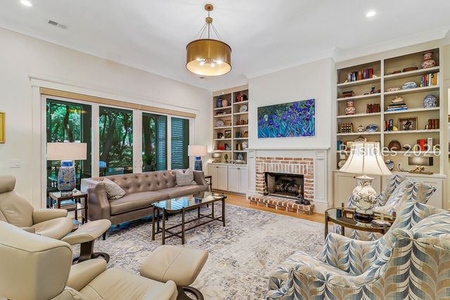 12 Primrose Ln, Hilton Head Island, SC 29926