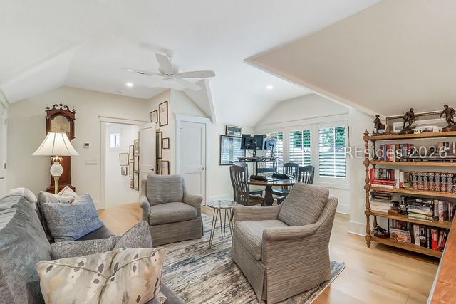 12 Primrose Ln, Hilton Head Island, SC 29926