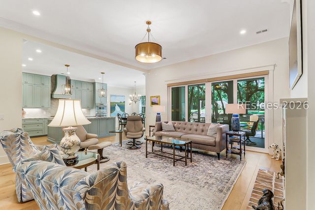 12 Primrose Ln, Hilton Head Island, SC 29926