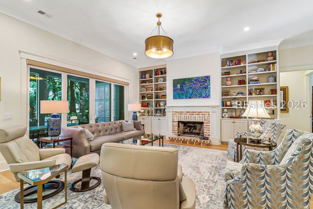12 Primrose Ln, Hilton Head Island, SC 29926