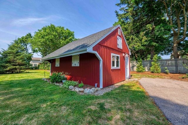 109 Jackson Ave, Somerset, MA 02725