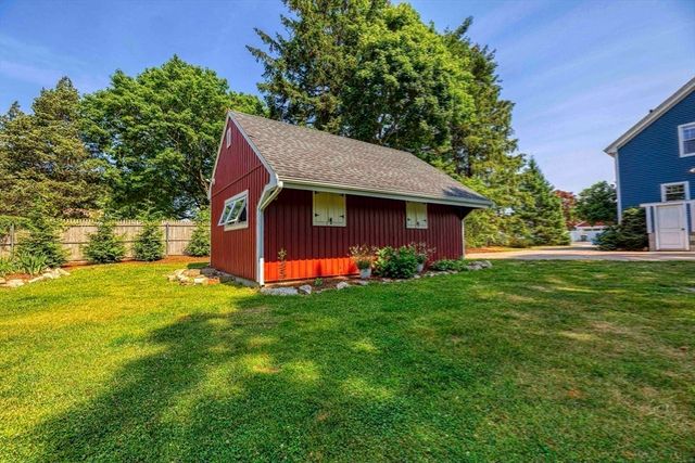 109 Jackson Ave, Somerset, MA 02725