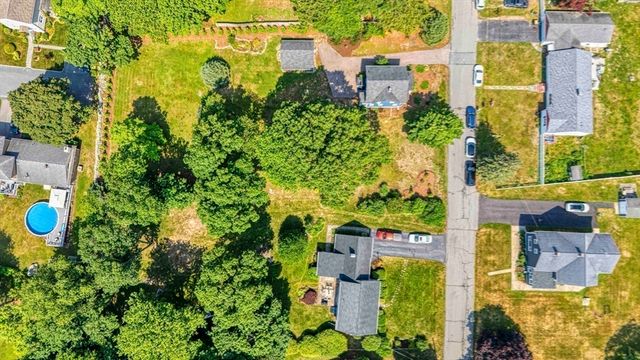 109 Jackson Ave, Somerset, MA 02725
