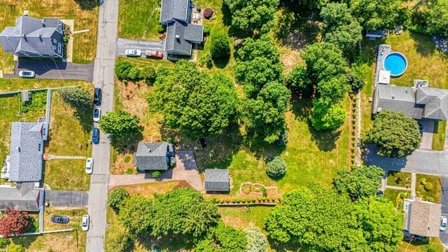 109 Jackson Ave, Somerset, MA 02725