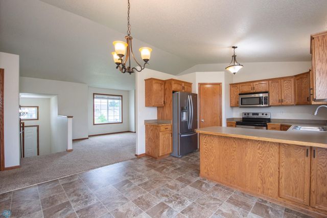 3661 Taylor Street S, Fargo, ND 58104