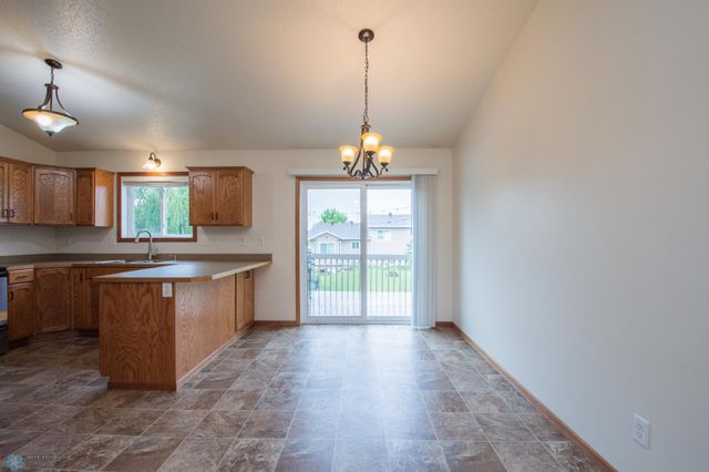 3661 Taylor Street S, Fargo, ND 58104