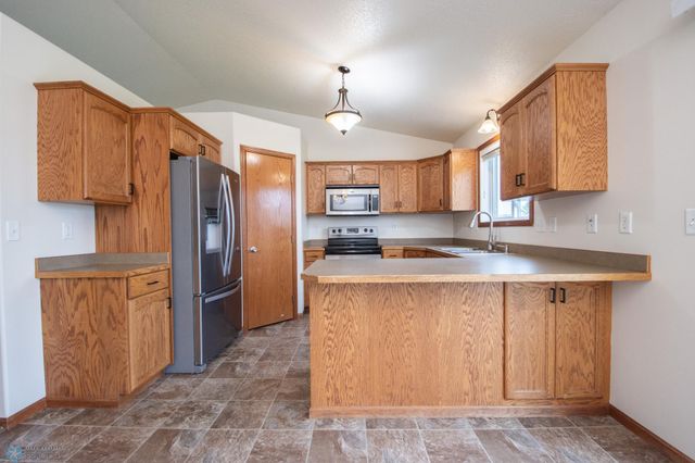 3661 Taylor Street S, Fargo, ND 58104