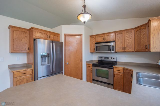 3661 Taylor Street S, Fargo, ND 58104
