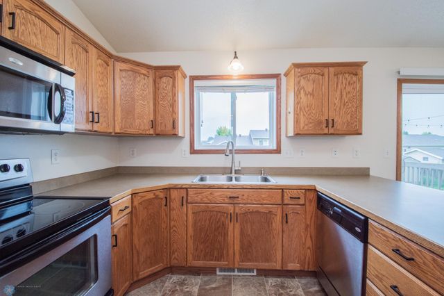 3661 Taylor Street S, Fargo, ND 58104