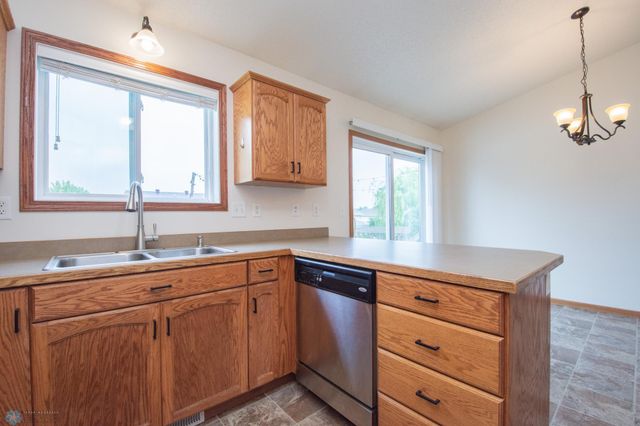 3661 Taylor Street S, Fargo, ND 58104