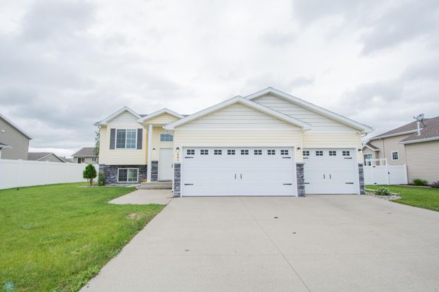 3661 Taylor Street S, Fargo, ND 58104