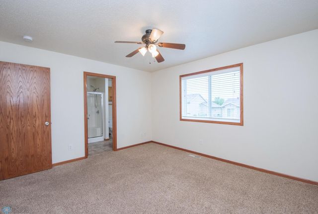3661 Taylor Street S, Fargo, ND 58104
