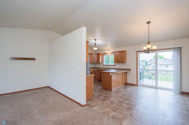 3661 Taylor Street S, Fargo, ND 58104