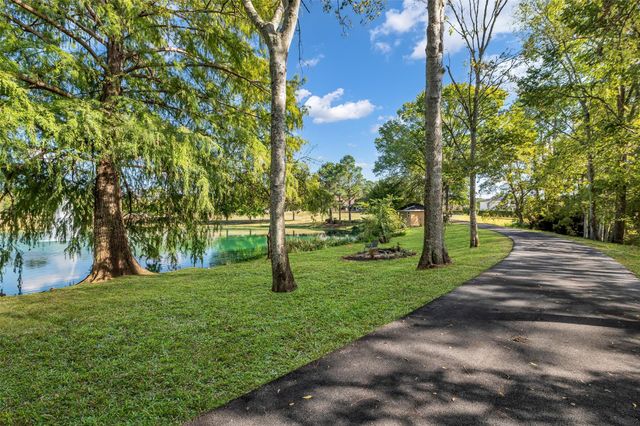 237 Camden Hills Drive, Montgomery, TX 77356