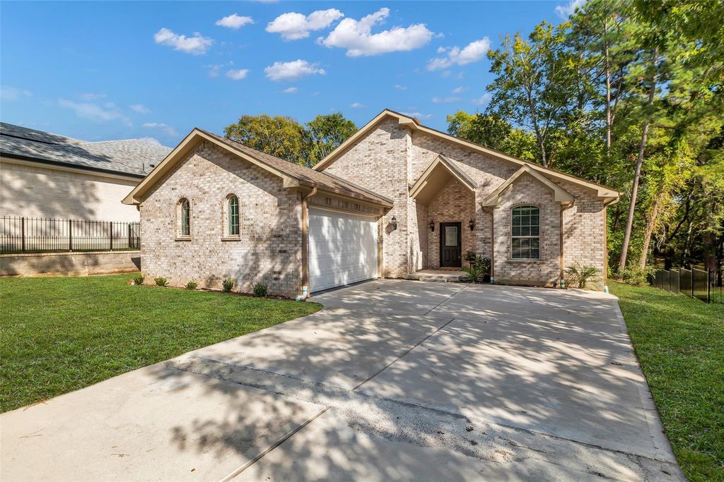 237 Camden Hills Drive, Montgomery, TX 77356