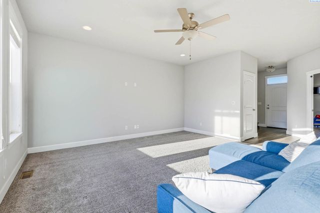 3035 Wild Canyon Way, Richland, WA 99354