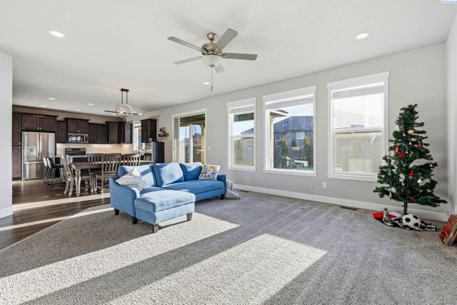 3035 Wild Canyon Way, Richland, WA 99354