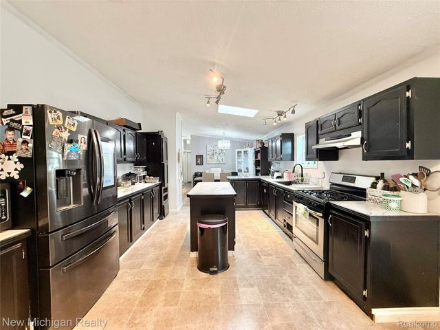 2245 Webber Avenue, Burton, MI 48529