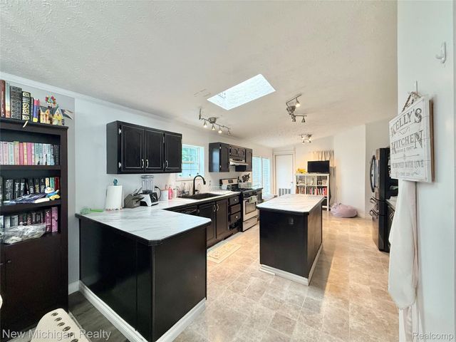 2245 Webber Avenue, Burton, MI 48529