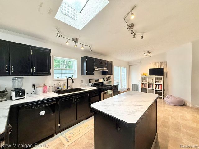2245 Webber Avenue, Burton, MI 48529