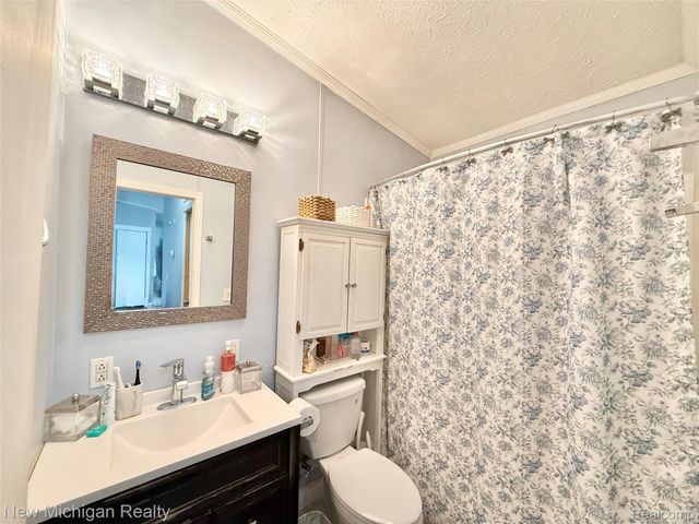 2245 Webber Avenue, Burton, MI 48529