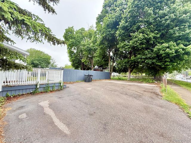 2245 Webber Avenue, Burton, MI 48529