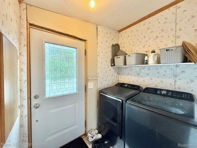 2245 Webber Avenue, Burton, MI 48529