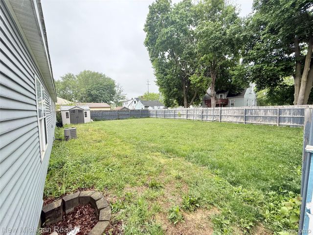 2245 Webber Avenue, Burton, MI 48529