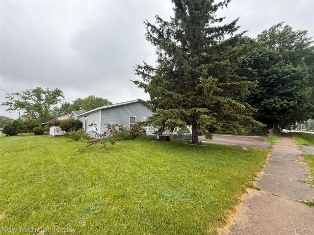 2245 Webber Avenue, Burton, MI 48529