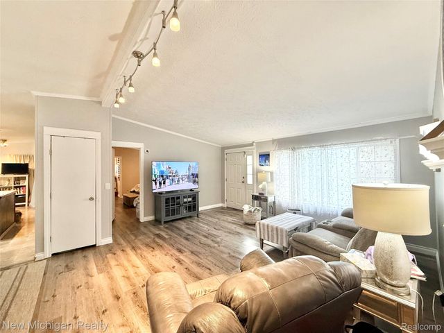 2245 Webber Avenue, Burton, MI 48529